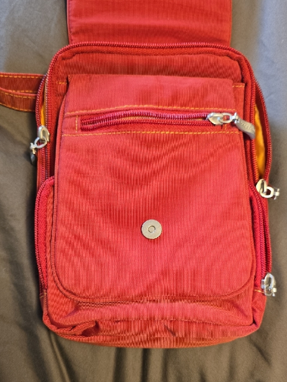 Red Baggallini Crossbody Organizer Bag purse - Picture 4 of 6